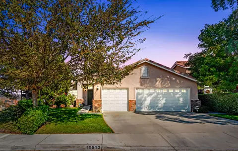 19613 Sunrise Summit Dr, Santa Clarita, CA 91351