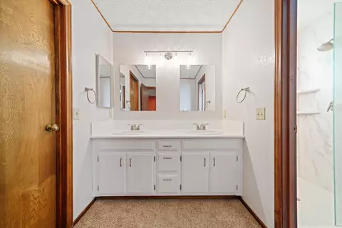 Bath - 8156 Avenue E 8 W, Lancaster, CA 93536 photo 3 of 4