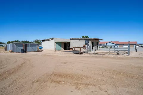Exterior - 8156 Avenue E 8 W, Lancaster, CA 93536 photo 5 of 10