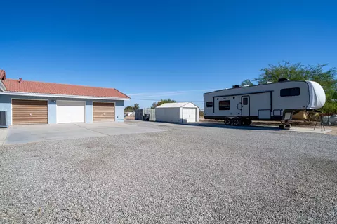 Exterior - 8156 Avenue E 8 W, Lancaster, CA 93536 photo 7 of 10