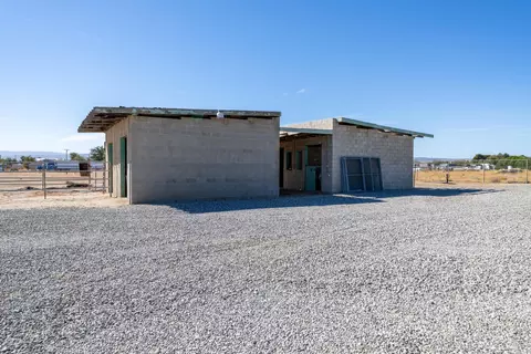 Exterior - 8156 Avenue E 8 W, Lancaster, CA 93536 photo 10 of 10