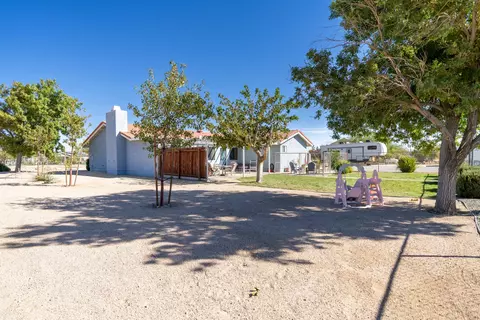 Exterior - 8156 Avenue E 8 W, Lancaster, CA 93536 photo 9 of 10