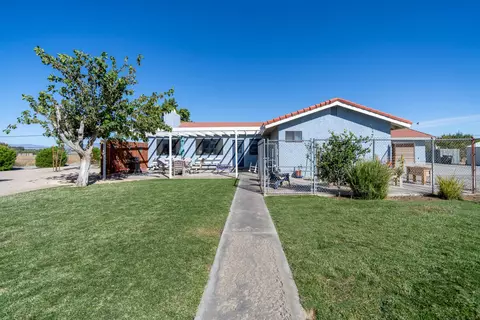 Exterior - 8156 Avenue E 8 W, Lancaster, CA 93536 photo 2 of 10