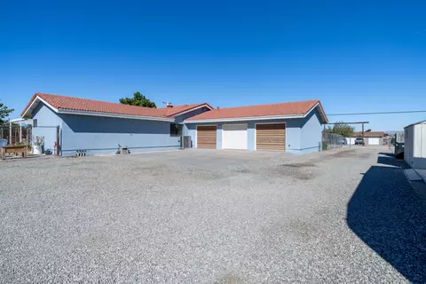 Exterior - 8156 Avenue E 8 W, Lancaster, CA 93536 photo 4 of 10