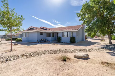 8156 Avenue E 8 W, Lancaster, CA 93536