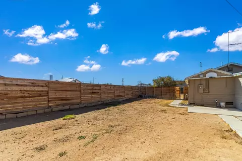 Exterior - 15924 N St, Mojave, CA 93501 photo 4 of 7