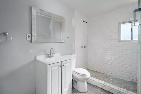 Bath - 15924 N St, Mojave, CA 93501 photo 1 of 1