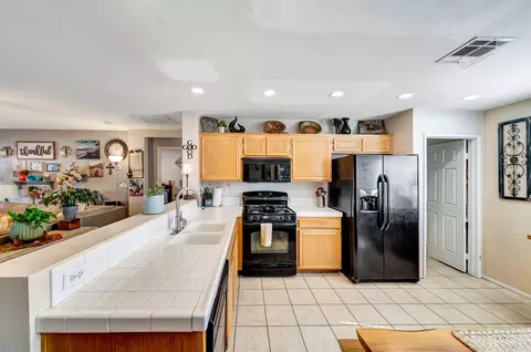 6041 Treehaven Ct, Lancaster, CA 93536 photo 12