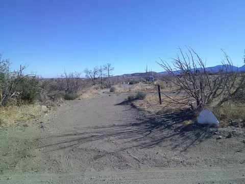 30306 104th St E, Juniper Hills, CA 93543 photo 3
