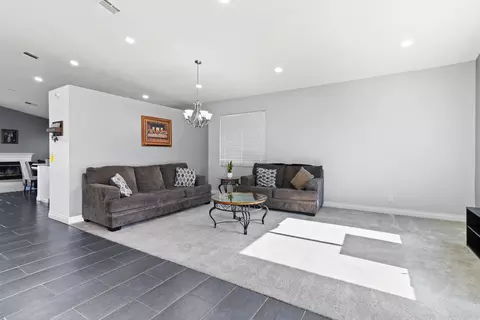 3325 Garnet Ave, Rosamond, CA 93560 photo 4