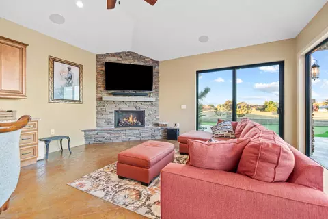 Living - 4137 Derby Cir, Lancaster, CA 93536 photo 3 of 4