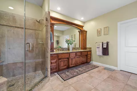 Bath - 4137 Derby Cir, Lancaster, CA 93536 photo 2 of 5