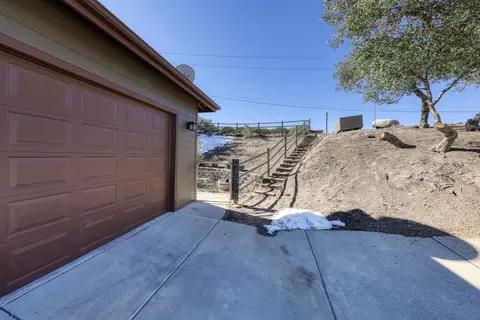 24840 Keene Ct, Tehachapi, CA 93561 photo 4