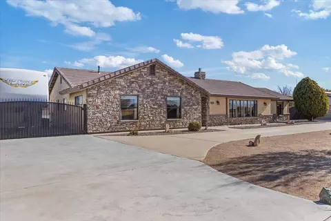 Exterior - 43708 35th St E, Lancaster, CA 93535 photo 9 of 13