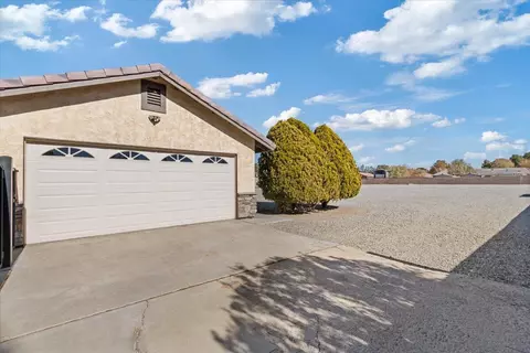 Exterior - 43708 35th St E, Lancaster, CA 93535 photo 4 of 13