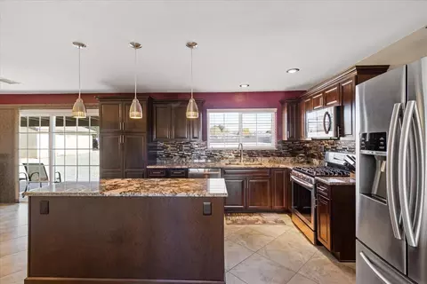 Kitchen - 43708 35th St E, Lancaster, CA 93535 photo 2 of 7
