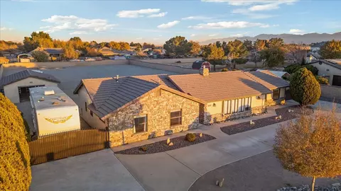View/Area - 43708 35th St E, Lancaster, CA 93535 photo 2 of 4