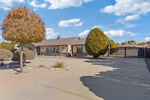 Exterior - 43708 35th St E, Lancaster, CA 93535 photo 11 of 13