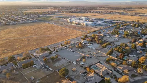View/Area - 43708 35th St E, Lancaster, CA 93535 photo 3 of 4