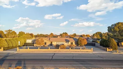 43708 35th St E, Lancaster, CA 93535