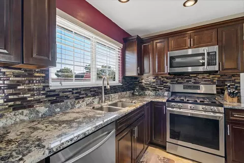 Kitchen - 43708 35th St E, Lancaster, CA 93535 photo 5 of 7