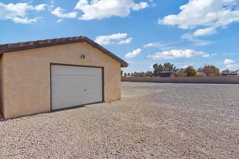 Exterior - 43708 35th St E, Lancaster, CA 93535 photo 5 of 13
