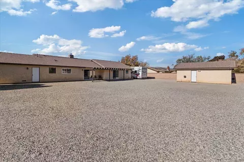 Exterior - 43708 35th St E, Lancaster, CA 93535 photo 8 of 13
