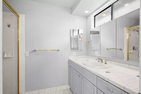 Bath - 44201 Denmore Ave, Lancaster, CA 93535 photo 1 of 2