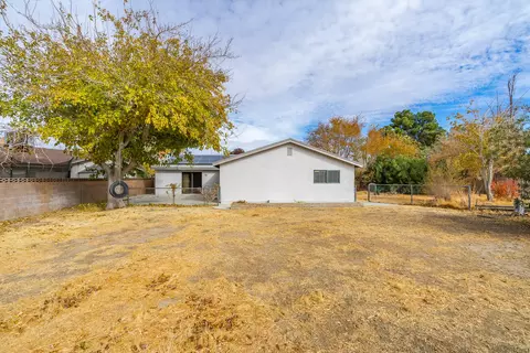 Exterior - 44201 Denmore Ave, Lancaster, CA 93535 photo 11 of 12