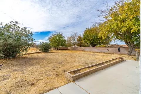 Exterior - 44201 Denmore Ave, Lancaster, CA 93535 photo 10 of 12