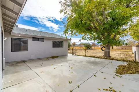 Exterior - 44201 Denmore Ave, Lancaster, CA 93535 photo 6 of 12