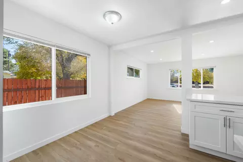 437 Lightcap St, Lancaster, CA 93535 photo 9
