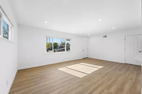 437 Lightcap St, Lancaster, CA 93535 photo 5