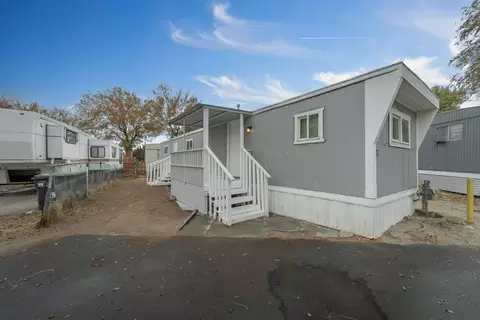 45044 28th St E #SPC 33, Lancaster, CA 93535