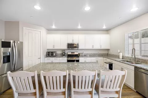 Kitchen - 37531 Citron Pl, Palmdale, CA 93551 photo 1 of 2