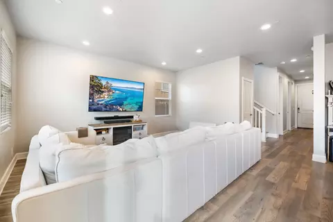 Entry Way - 37531 Citron Pl, Palmdale, CA 93551 photo 1 of 2