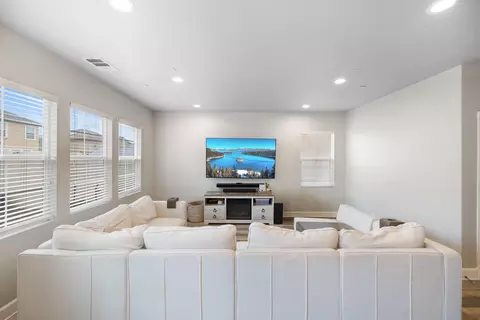 Living - 37531 Citron Pl, Palmdale, CA 93551 photo 1 of 1