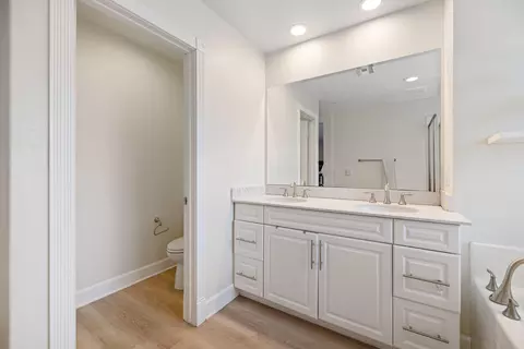 Bath - 37531 Citron Pl, Palmdale, CA 93551 photo 3 of 4