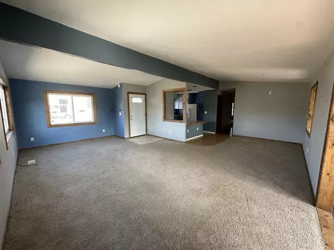 Living - 1240 Arabian Dr, Tehachapi, CA 93561 photo 3 of 4