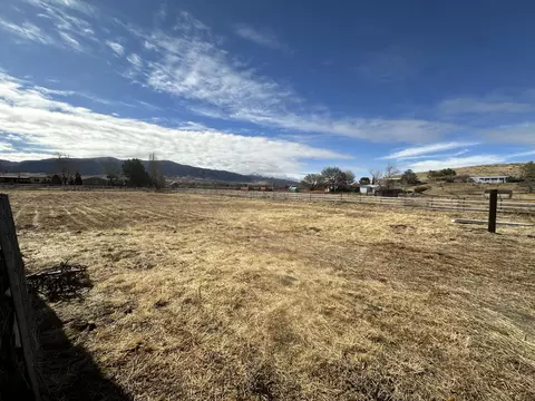 Exterior - 1240 Arabian Dr, Tehachapi, CA 93561 photo 9 of 9