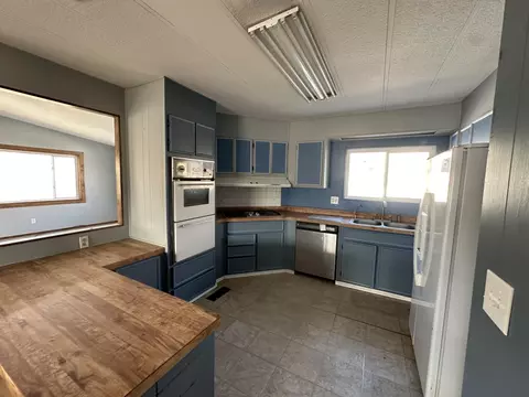 Kitchen - 1240 Arabian Dr, Tehachapi, CA 93561 photo 1 of 2