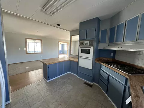 Kitchen - 1240 Arabian Dr, Tehachapi, CA 93561 photo 2 of 2