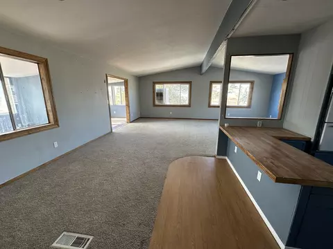 Living - 1240 Arabian Dr, Tehachapi, CA 93561 photo 4 of 4