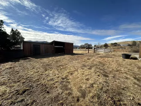 Exterior - 1240 Arabian Dr, Tehachapi, CA 93561 photo 7 of 9