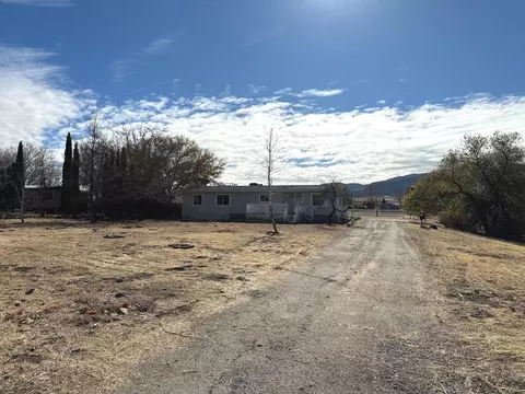 Exterior - 1240 Arabian Dr, Tehachapi, CA 93561 photo 2 of 9