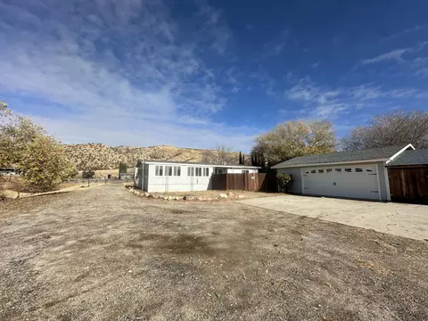 Exterior - 1240 Arabian Dr, Tehachapi, CA 93561 photo 3 of 9