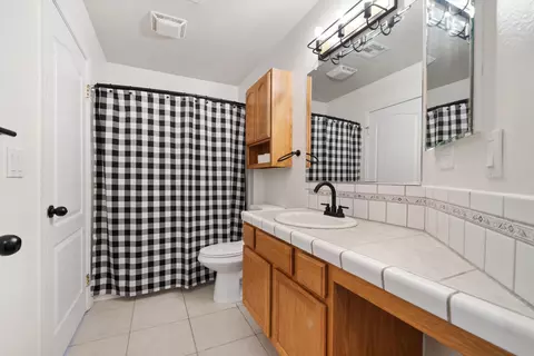Bath - 22521 Fargo Way, Tehachapi, CA 93561 photo 1 of 3