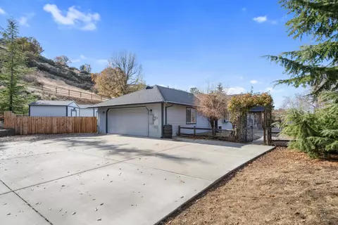 Exterior - 22521 Fargo Way, Tehachapi, CA 93561 photo 5 of 10