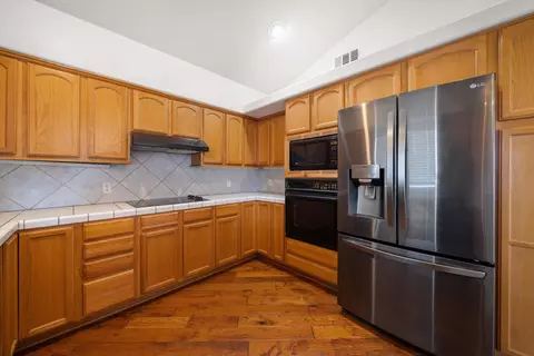 Kitchen - 22521 Fargo Way, Tehachapi, CA 93561 photo 2 of 2