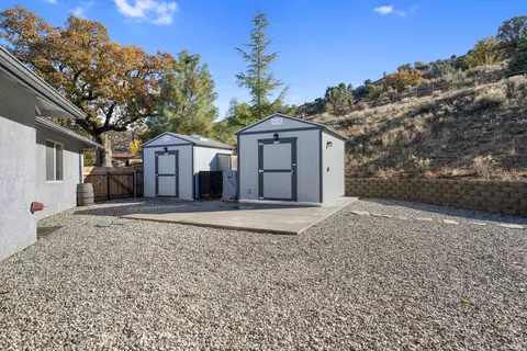 Exterior - 22521 Fargo Way, Tehachapi, CA 93561 photo 8 of 10
